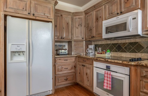 Bullard House | Comfortable Family Retreat On Lake Palestine w/Pool, Hot Tub, & Boat House