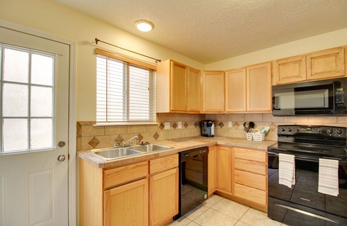 Westside House | Comfy Albuquerque Townhome < 6 Mi to Downtown
