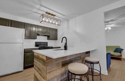 Riverside Apartment | Condo near downtown Austin, close to Town Lake!