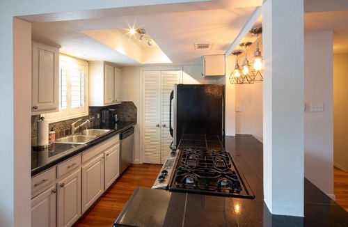 Barton Hills Condo | Condo w/Pool. Walk to Zilker Park, Barton Springs, ACL Fest & More