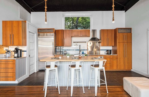 Dripping Springs House | Contemporary Country Style Gem w/BBQ & Games Room