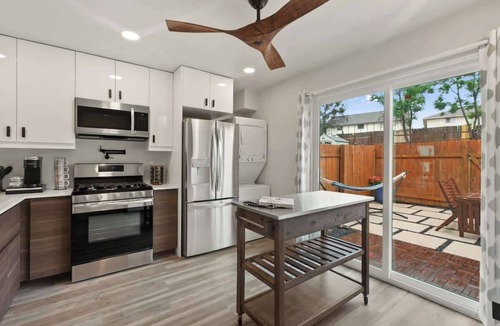 St. Edwards Apartment | Contemporary Couples Getaway Near Austin Favorites