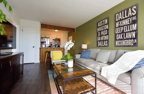 Dallas Apartment | Contemporary Unit 303, Toluca 98