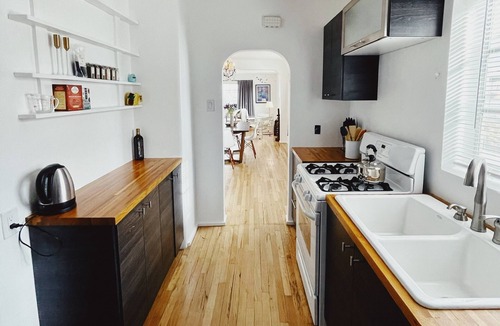 University Heights House | Convenient and Stylish Home for Traveling Nurses, Film Industry and Vacationers