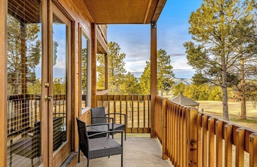 Pagosa Springs Condo | Convenient dog-friendly, course-front condo with washer/dryer - near hot springs
