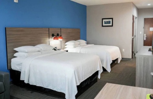 Port Aransas Hotel | Convenient Room w/Free Parking | Lydia Ann Lighthouse - 2 miles away