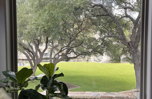 Kerrville Cottage | Cosy 1-bedroom cottage with spring-fed creek and spectacular views
