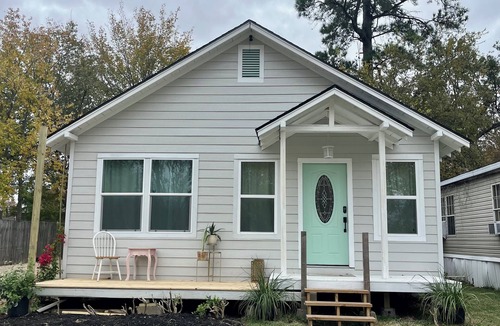 La Porte House | Cottage Beach House in La Porte - Near NASA & Kemah