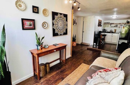 El Paso Cottage | Cottage Casita on an Orchard. No parties nor gatherings.