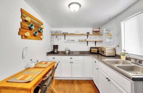 El Paso Cottage | Cottage Casita on an Orchard. No parties nor gatherings.
