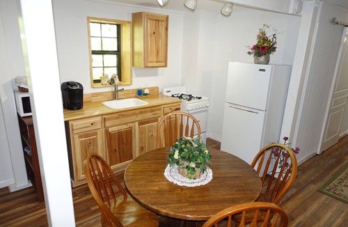 Round Top Apartment | Country Comfort Apartment 8 miles from Round Top