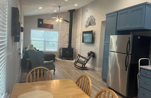 La Grange House | Country Home in Fayette County Tx that sleeps 6. Close to Warrenton and Roundtop