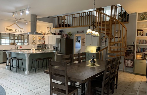 Voca House | Country Home on 33 acres, sleeps 18, On the San Saba River!