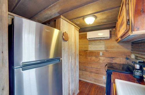 Westminster Cabin | Couple’s Getaway w/Ranch Views - Near Lavon Lake!