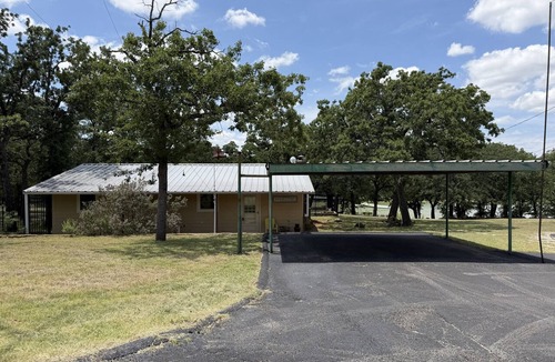 Gordon House | Cowboy On The Water at Lake Palo Pinto. Private Dock, New Remodel. Howdy Y'all.