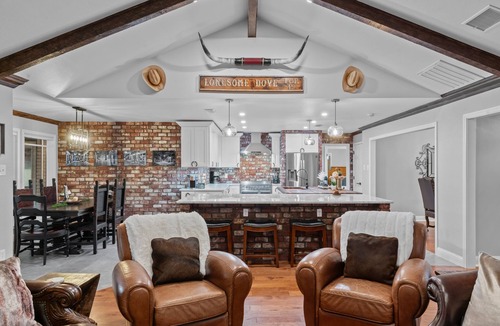 Fort Worth House | Cowtown Casa: A Place to Hang Your Hat