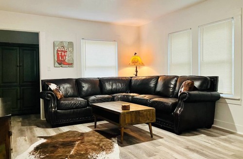 Fort Worth House | Cowtown Cottage: Steps to Stockyards