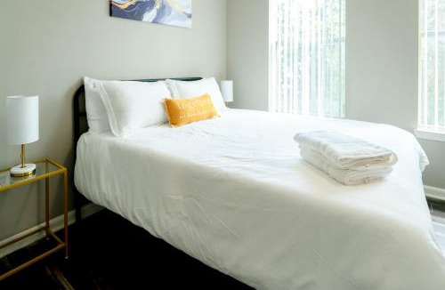Legacy Park Apartment | Cozy 1,100sf apartment in the heart of Legacy