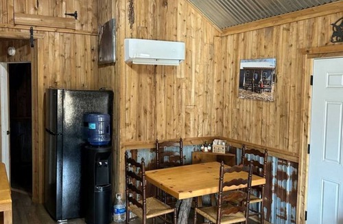 Rising Star Cabin | Cozy 1-bedroom cabin in lovely Rising Star with AC