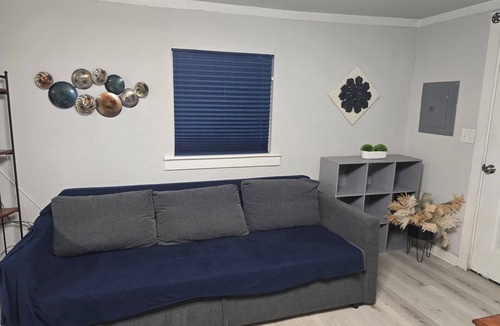 Handley Cottage | Cozy 1-bedroom cottage in soothing Fort Worth with AC pet friendly free parking,