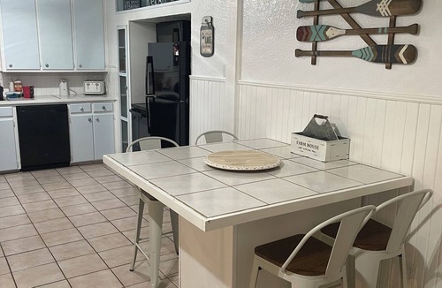 Silver House | Cozy 1-bedroom house in enjoyable Colorado City with AC, WiFi