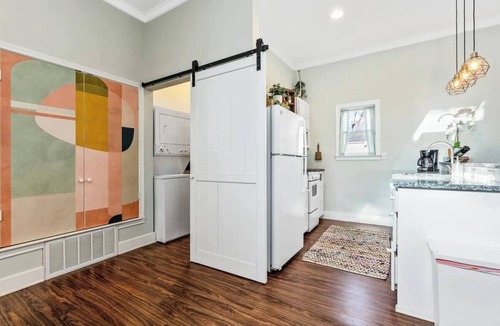 East Riverside House | Cozy 1BR Cottage Near DT Farmers Market & Baylor