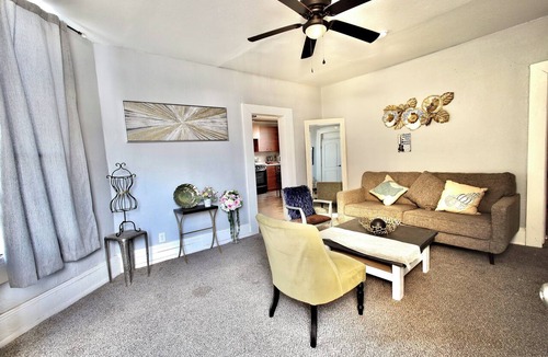 Downtown El Paso Apartment | Cozy 2-bedroom apartment with WiFi, AC in superb El Paso entire unit