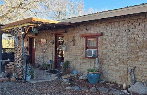 San Fidel Cabin | Cozy 2-bedroom cabin on a working mini farm in San Fidel with AC on old route 66