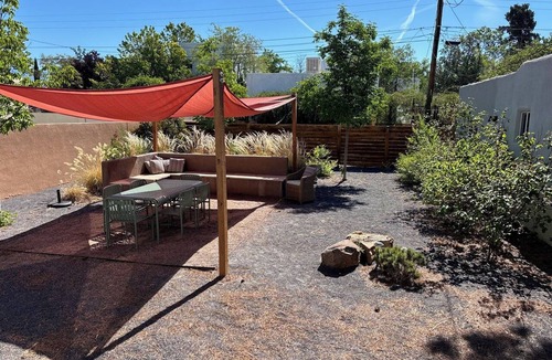 Nob Hill House | Cozy 2-bedroom house in Nob Hill with AC