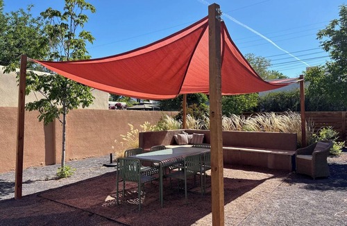 Nob Hill House | Cozy 2-bedroom house in Nob Hill with AC