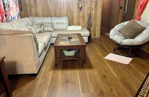 Homer House | Cozy 2-bedroom lake camp house in fantastic Homer with WiFi and lake access