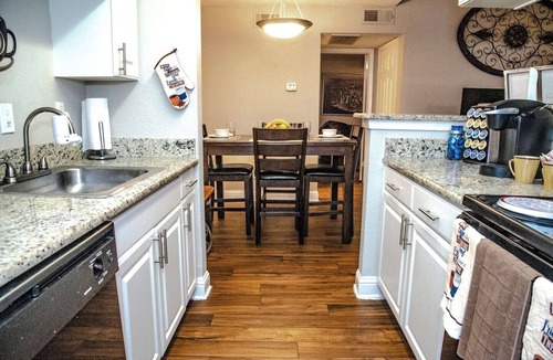 Addison Apartment | Cozy 2 Bedroom Townhome in Addison