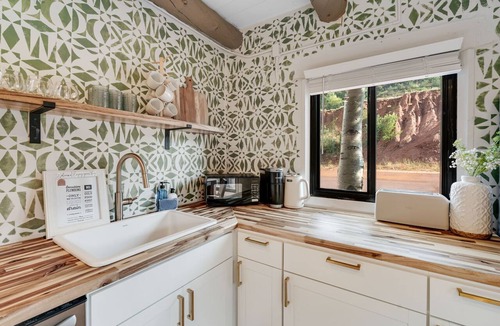 Manitou Springs Apartment | Cozy 2BR in Manitou Springs, Walk Downtown