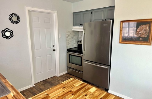 Ingleside House | Cozy 3-bedroom house with full amenities in charming Ingleside