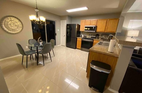 Wetmore House | Cozy 3BR 2BA Longhorn Creek Retreat Near JW Marriott with Fenced Yard