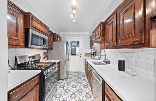 Clodine House | Cozy 4BR Houston Home in International District Fast Wi-Fi, fully stocked kitchen, 2 free parking spots, and pet-friendly!