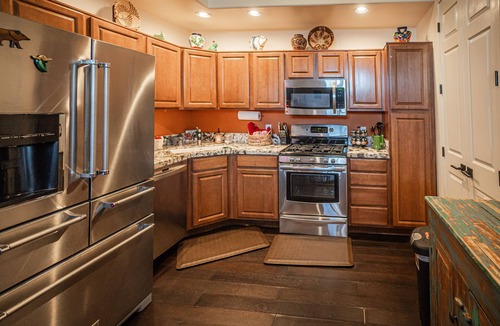 Tubac House | Cozy Adobe Retreat with Stunning Mountain Scenery and Pool access!