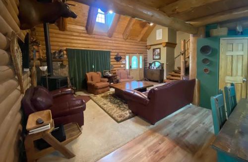Alto House | Cozy Alto Cabin on 2 Acres: Near Fishing & Skiing!
