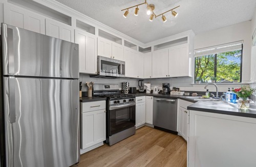 Wells Branch House | Cozy Austin Stay ★ Massage Chair Outdoor Grill Bar Sleeps 10 Lake Trail