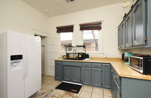 South Broadway House | Cozy Bungalow Downtown Albuquerque/ close to hospitals