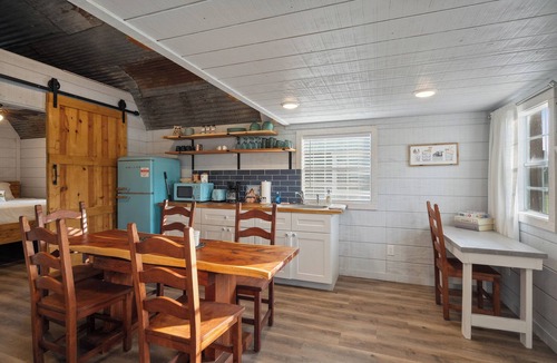 Mart Cabin | Cozy Cabin in the Country, 25 mins from Waco, Texas