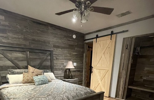 Broaddus Cabin | Cozy Cabin Lake Front View