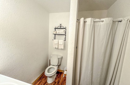 Sterling City Cabin | Cozy cabin with AC and WiFi in peaceful Sterling City. Your small town adventure awaits!