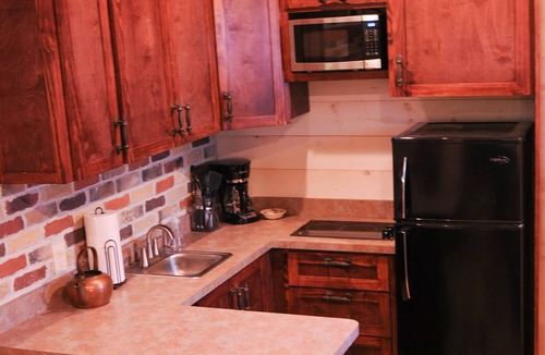 New Braunfels Cabin | Cozy Cabins near the Comal River- Cabin #4- German Theme. Walk to Wurstfest