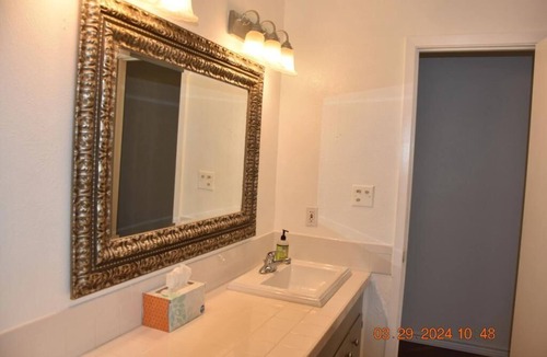 Canton House | Cozy Canton Cottage-3 Bedroom/2 Bath-sleeps 8. 8 mi from 1st Monday Trade Days