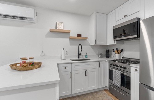 Brushy Bend Park Cottage | Cozy Casita/Cottage on 3 acres in the middle of the city! Quiet and Relaxing.