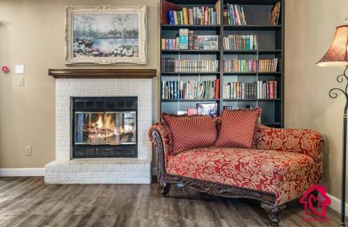Loma Del Rey House | Cozy Comfort at Loma Del Rey - An Irvie Home