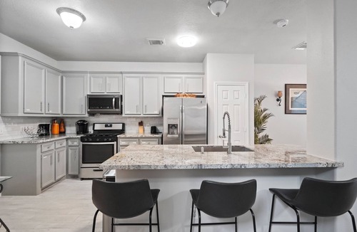 Conroe House | Cozy, Comfy, Warm Relaxing Home