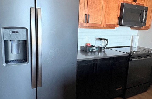 Deep Ellum Apartment | Cozy Contemporary 1-bedroom in Deep Ellum Dallas location