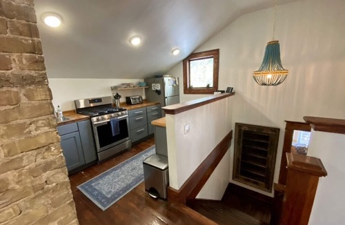 Clarksville House | Cozy Cool Apartment on 6th Street! WALK TO ACL FEST!
